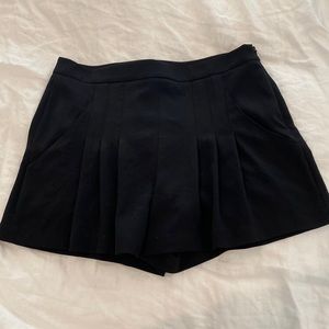 BCBG black pleated shorts “the socialite” shorts